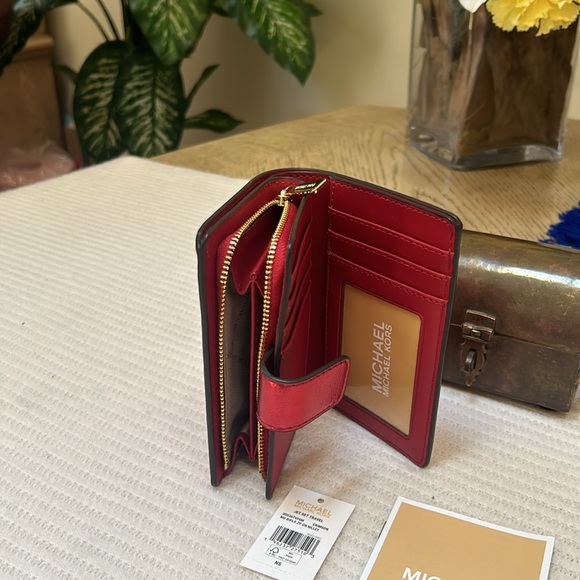 Michael KorsMedium Patent Wallet
Color: CRIMSON - Picture 14 of 16